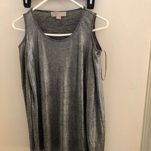Metallic shoulder exposed shirt